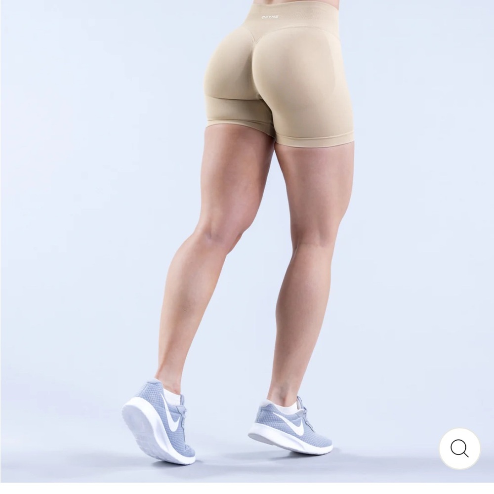 Dfyne Feather Beige Impact Shorts, NWOT